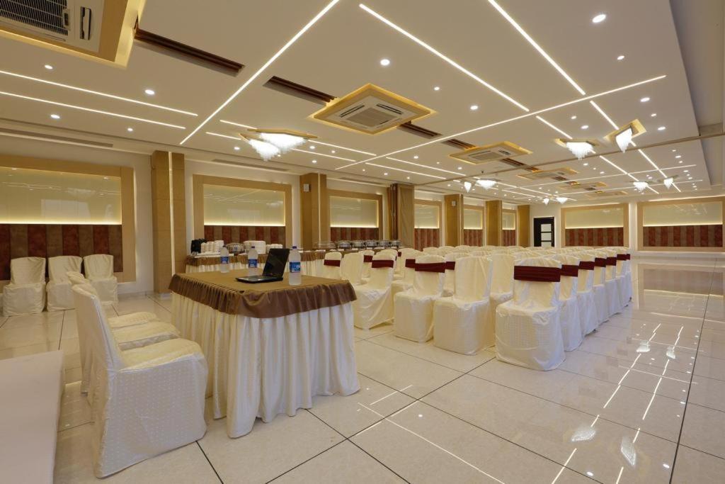 Hotel Decent Unjha Exterior foto