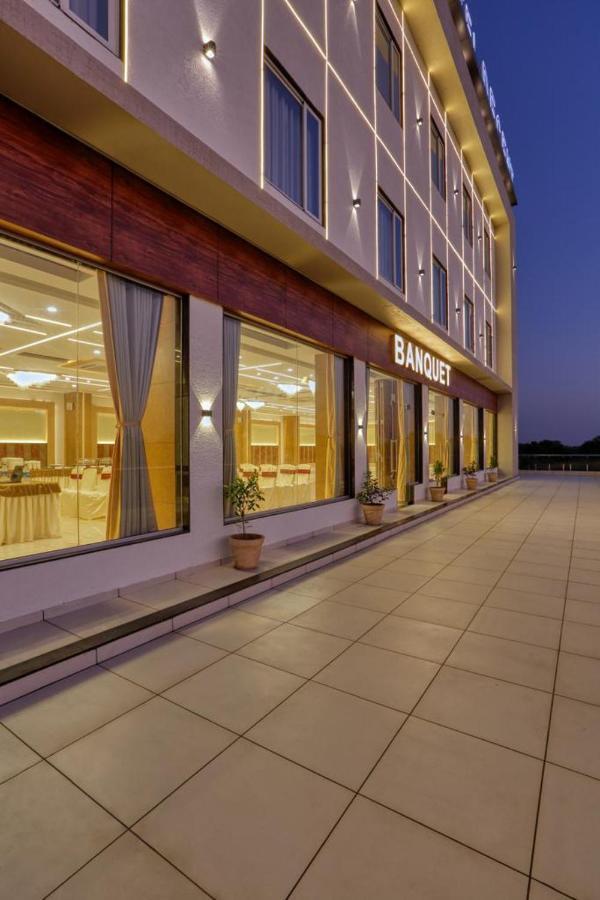 Hotel Decent Unjha Exterior foto