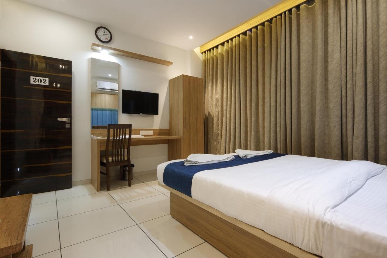Hotel Decent Unjha Exterior foto