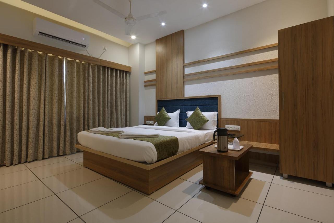 Hotel Decent Unjha Exterior foto